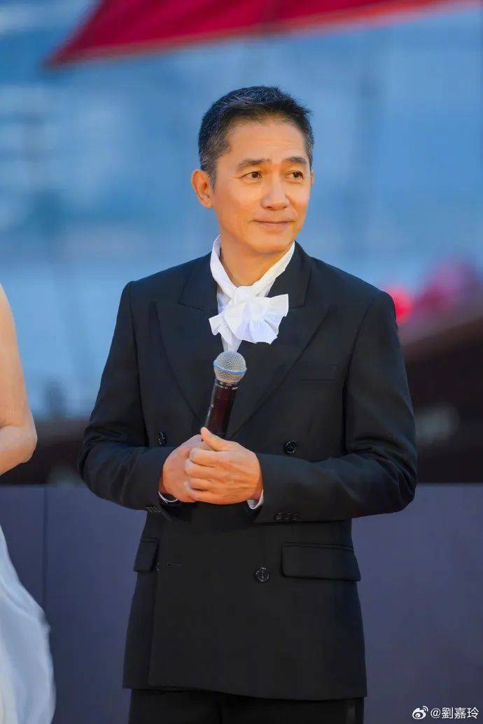 刘嘉玲连发10多张梁朝伟照片：他都不知道自己帅<strong></p>
<p>如何玩转币圈</strong>！头发白了也不肯染