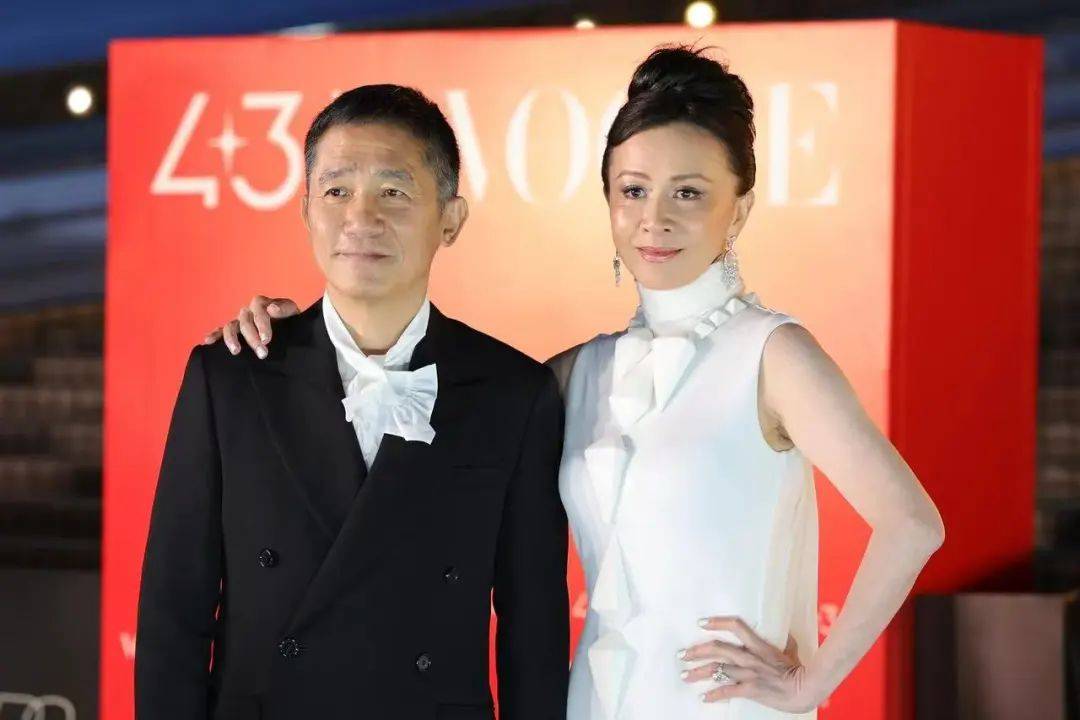 刘嘉玲连发10多张梁朝伟照片：他都不知道自己帅<strong></p>
<p>如何玩转币圈</strong>！头发白了也不肯染