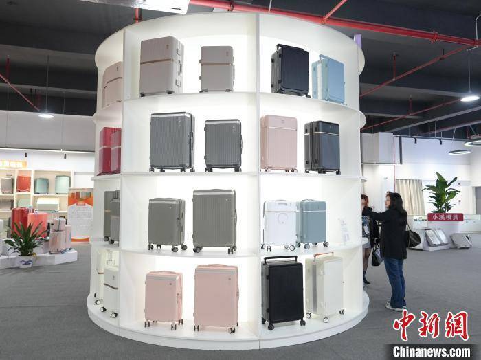 湖南怀化建设“国际箱包之都” 产品劲销全球