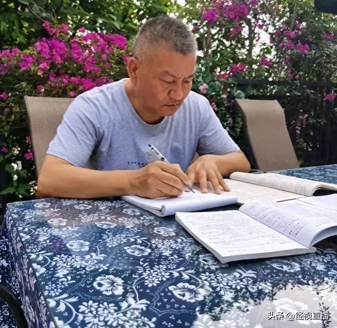 58岁梁实备战第29次高考<strong></p>
<p>币圈怎么玩</strong>，谈多次落榜：31岁已赚100万，也许用光前半生运气