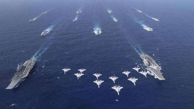 第二岛链附近<strong></p>
<p>币虎全球怎么样</strong>，辽宁舰与山东舰会师，美防长“岛链威慑”沦为笑谈