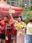 突然！一大批“靓仔”“靓女”涌入深圳街头！有人疯狂应援<strong></p>
<p>币虎全球怎么样</strong>，有人边笑边哭