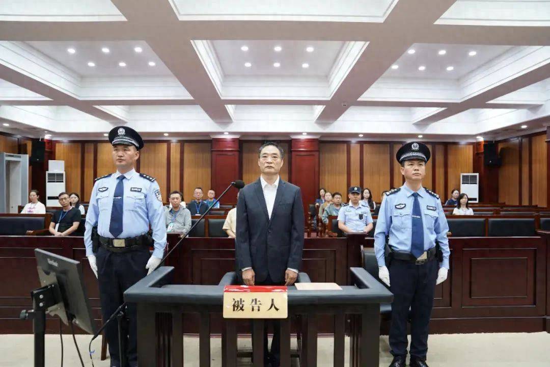 搞政治攀附的李志明<strong></p>
<p>莱姆币怎么交易</strong>，违法放贷超3亿