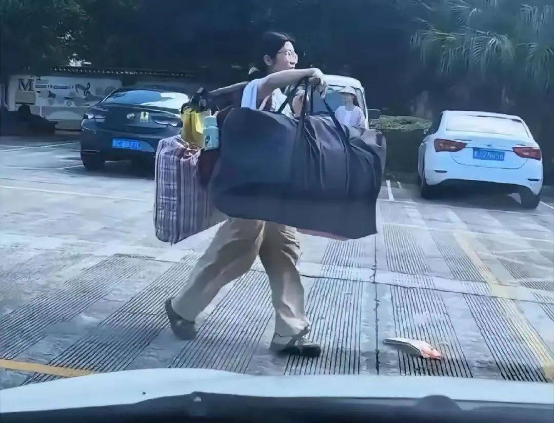 扁担女孩高考成绩出炉<strong></p>
<p>软件源码怎么用</strong>，班主任：班级高考成绩好于预期