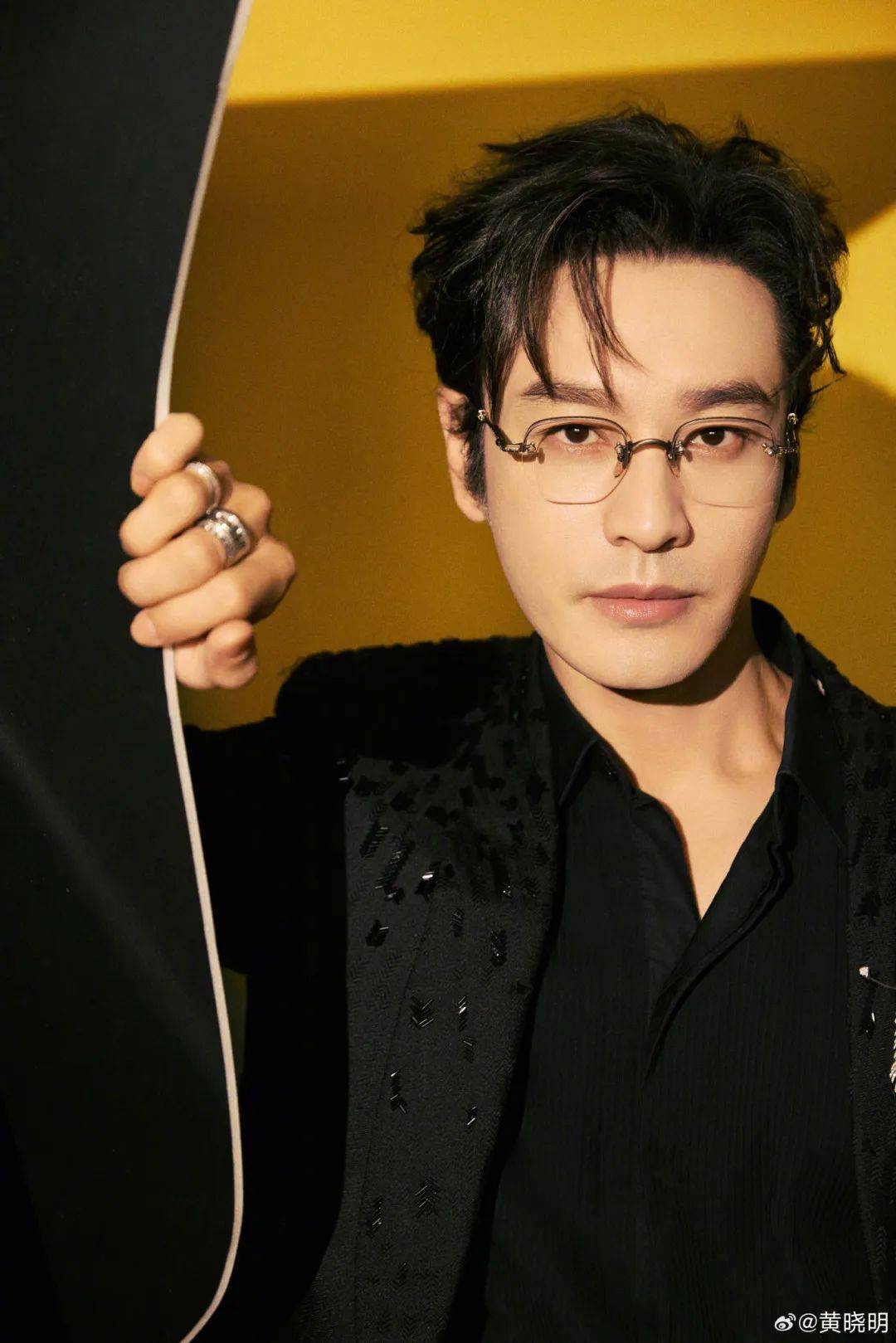 已确认：是知名演员黄晓明<strong></p>
<p>龙</strong>！