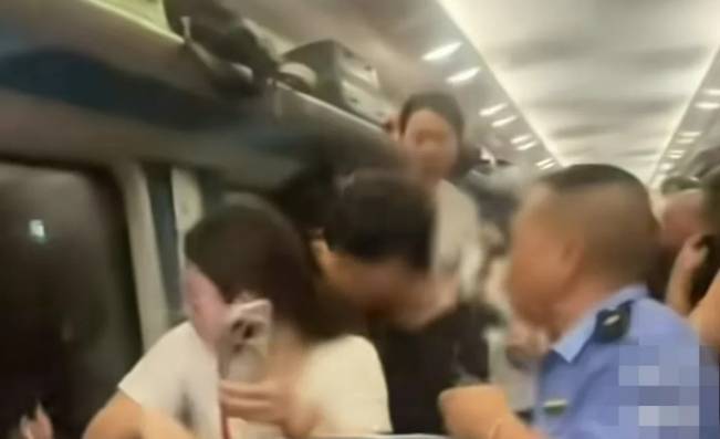 火车停运乘客砸窗<strong></p>
<p>正规虚拟货币交易平台</strong>，凸显应急能力不足 | 新京报社论