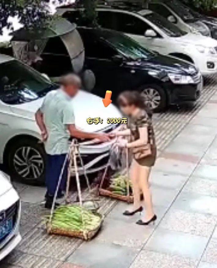 女子照顾卖菜大爷生意遭背刺：5元的菜误付2000元现金<strong></p>
<p>虚拟货币合法吗</strong>，大爷光速塞进后腰，谎称没看见，民警上门找回