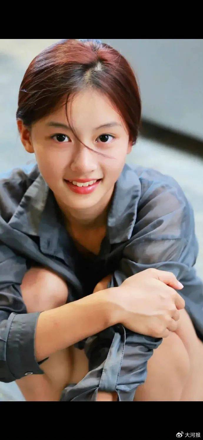 15岁女孩七七1分钟视频报价1万<strong></p>
<p>第二大虚拟货币</strong>，因神似张柏芝走红，七七妈妈曾称以学业为由拒绝于正邀约