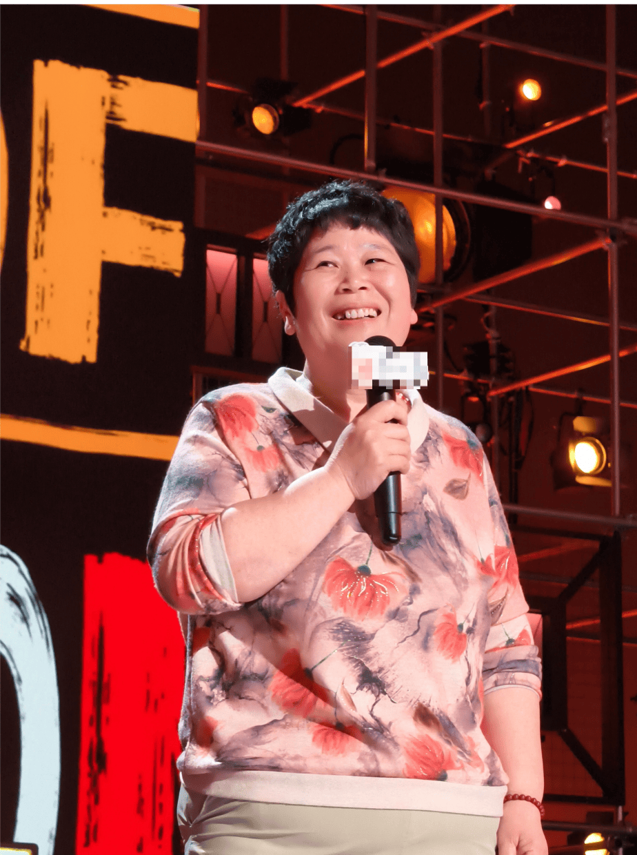 “绝经和出道同时来？”上海街头惊现她的巨幅海报<strong></p>
<p>第二大虚拟货币</strong>！网友：笑着笑着就哭了