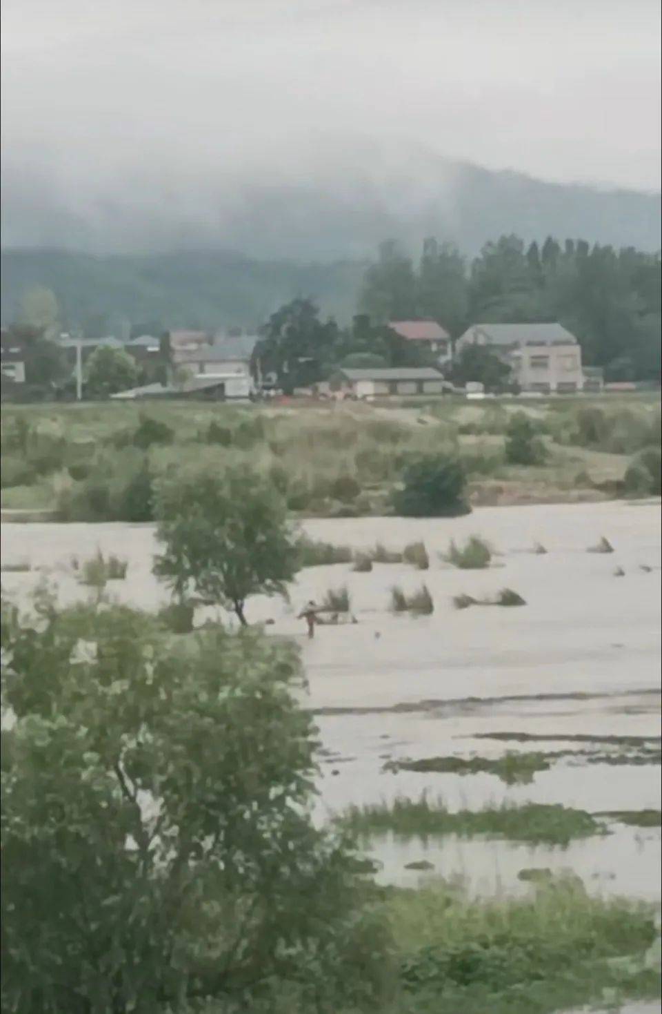 上游泄洪致下游突涨水<strong></p>
<p>虚拟货币的发展前景</strong>，多名钓鱼者被困河中；湖北谷城警方：救起30余人，1人不幸溺亡