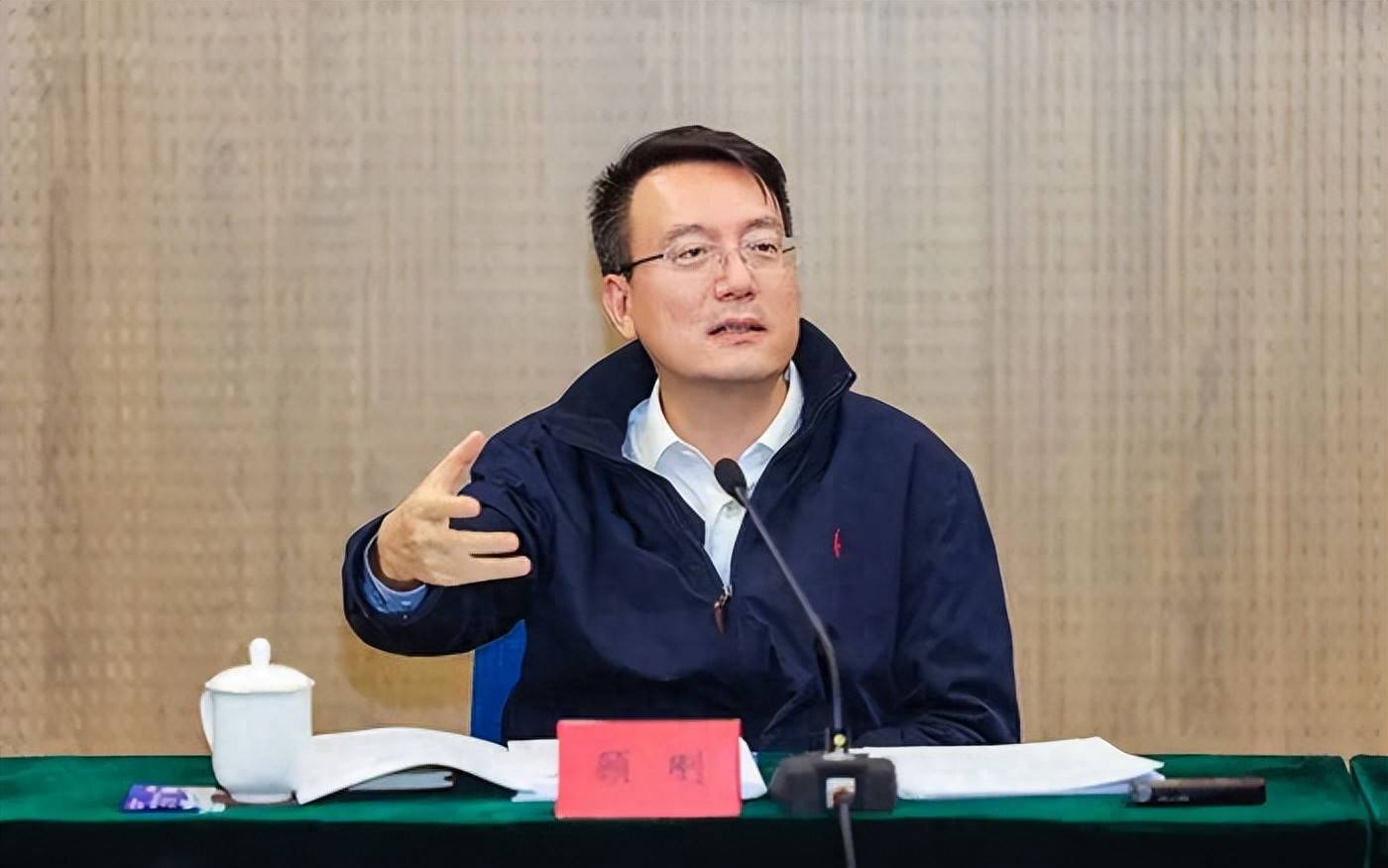 <strong></p>
<p>虚拟货币上市</strong>他或将成为全国副省级城市政府最年轻“一把手”