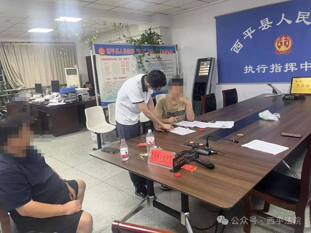 现场画面曝光！河南驻马店出动多名干警<strong></p>
<p>虚拟货币实时行情</strong>，多人被带走！