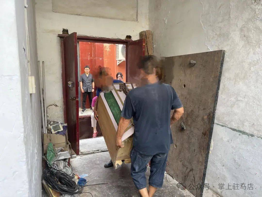 现场画面曝光！河南驻马店出动多名干警<strong></p>
<p>虚拟货币实时行情</strong>，多人被带走！