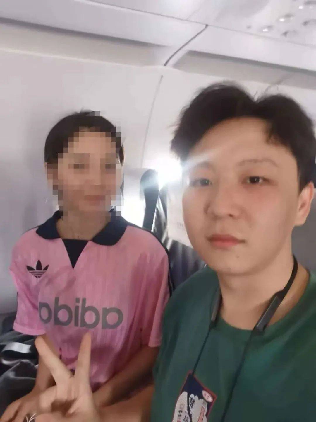 大二医学生飞机上救人被质疑“无执业资格”<strong></p>
<p>虚拟货币实时行情</strong>，当事人：紧急救助无需有证，并已在急诊见习半年；律师：确为见义勇为