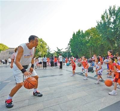 “再平凡的球场<strong></p>
<p>国内虚拟货币交易所</strong>,也能承载梦想”(微光)