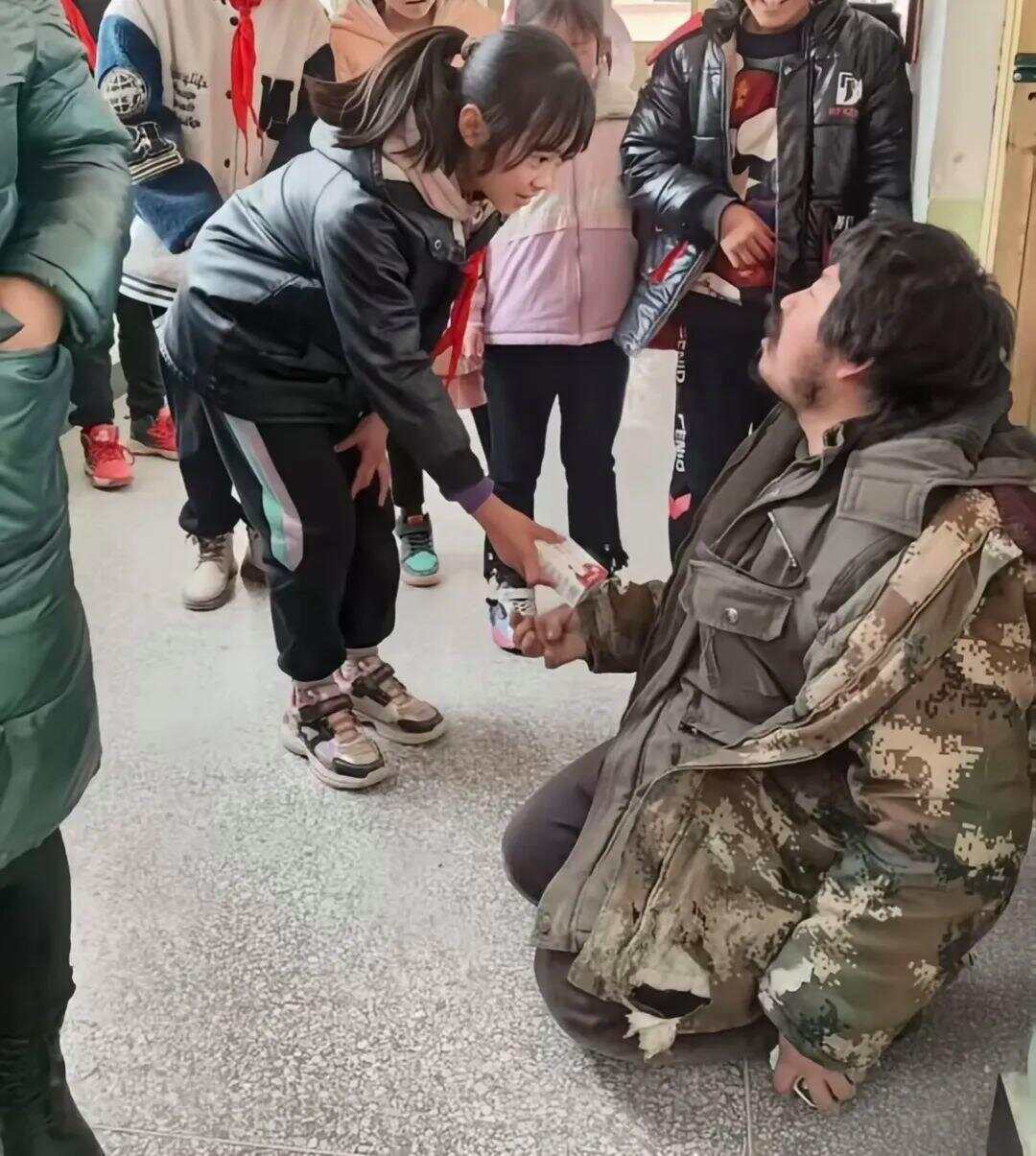 遗憾！受拾荒者资助感动全网女孩意外去世<strong></p>
<p>以太坊最新行情</strong>，此前两人相见泪流满面感动全网