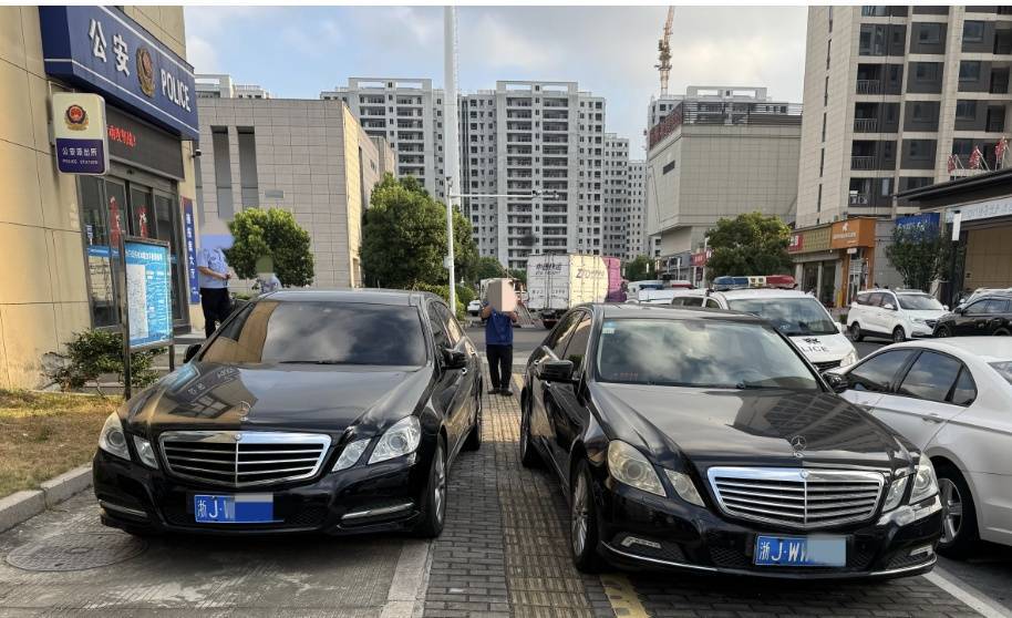浙江街头惊现两辆“一模一样”的车！民警一查<strong></p>
<p>以太坊实时价格</strong>，不简单，当场扣车