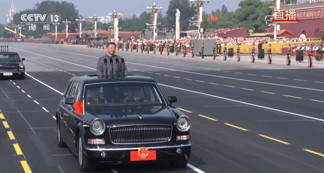习近平乘车检阅地面方队 受阅方队发出豪迈誓言