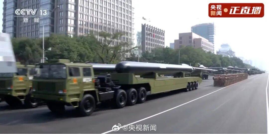 歼20S、DF61导弹<strong></p>
<p>以太坊实时价格</strong>，震撼亮相！三支兵种首次亮相天安门广场，空中梯队战机起飞