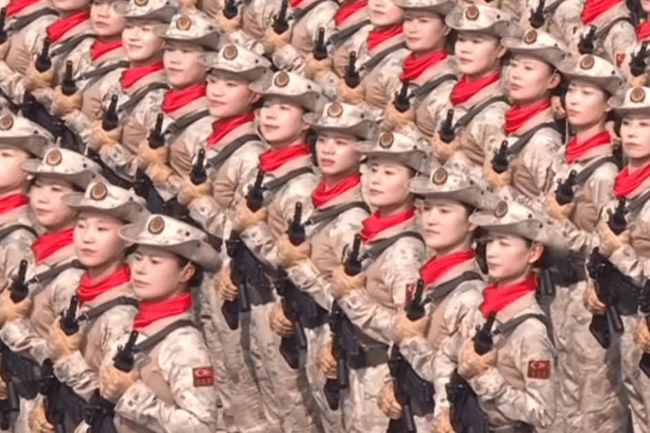 “民兵方队中一眼就认出了她<strong></p>
<p>以太坊实时走势</strong>，我们的陈老师！”