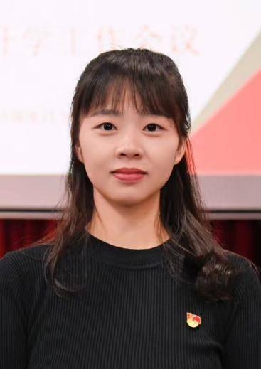 “民兵方队中一眼就认出了她<strong></p>
<p>以太坊实时走势</strong>，我们的陈老师！”