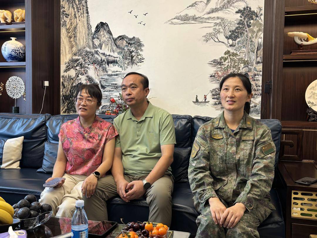 抗战胜利80周年大阅兵民兵方阵<strong></p>
<p>以太坊实时走势</strong>，有两名女生来自无锡地区