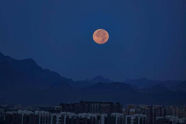 刷屏朋友圈<strong></p>
<p>以太坊今天的价格</strong>！“红月亮”高清大图来了