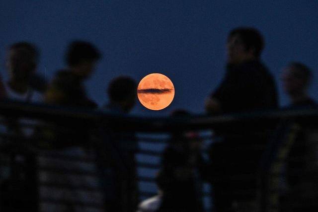 刷屏朋友圈<strong></p>
<p>以太坊今天的价格</strong>！“红月亮”高清大图来了