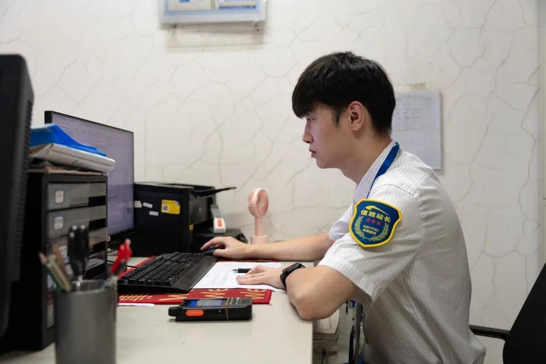 一根牙签“抢”回25万元!一老年乘客手机被“黑”<strong></p>
<p>以太坊美元行情</strong>,地铁值班站长紧急取卡