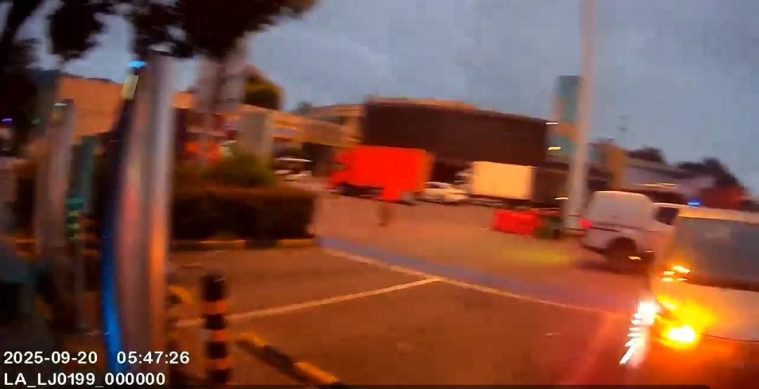 这是高速啊！新能源汽车突然没电<strong></p>
<p>以太坊币</strong>，司机蛮力推行2公里…