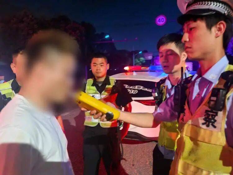 衣服都换了<strong></p>
<p>以太坊币</strong>,却忘了换鞋子!上海警方:王某已被采取刑事强制措施