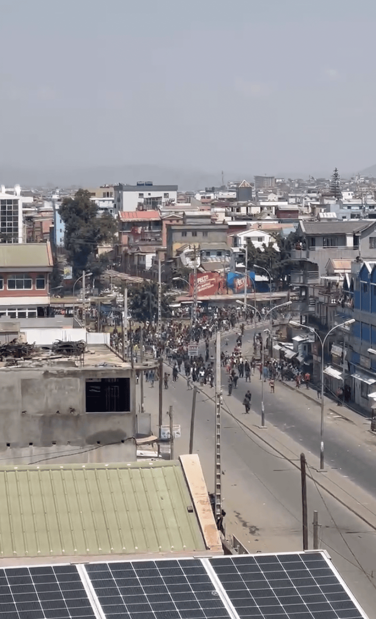 马达加斯加首都发生骚乱华人商店被烧抢<strong></p>
<p>以太坊官网</strong>，当地华人：花钱请警察和部队，打退暴徒的进攻