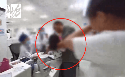 事发上海晚高峰！汹涌车流中<strong></p>
<p>以太坊大跌</strong>，一男子绝望跳车，直奔民警而去……