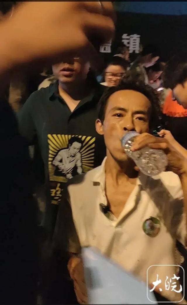 “鸡排哥”联手亲属摆出了5个摊位<strong></p>
<p>今天以太坊价格</strong>，隔壁阜阳摊主利润翻两番！