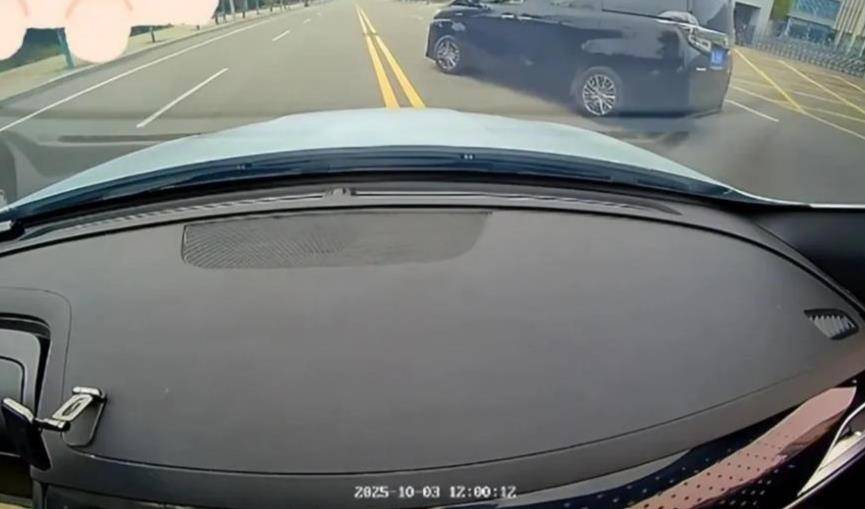 婚庆司机恶意别车后谎称自己是公安人员<strong></p>
<p>以太坊最新消息</strong>,涉嫌危险驾驶罪被采取刑事强制措施,律师:或被判处拘役并罚款