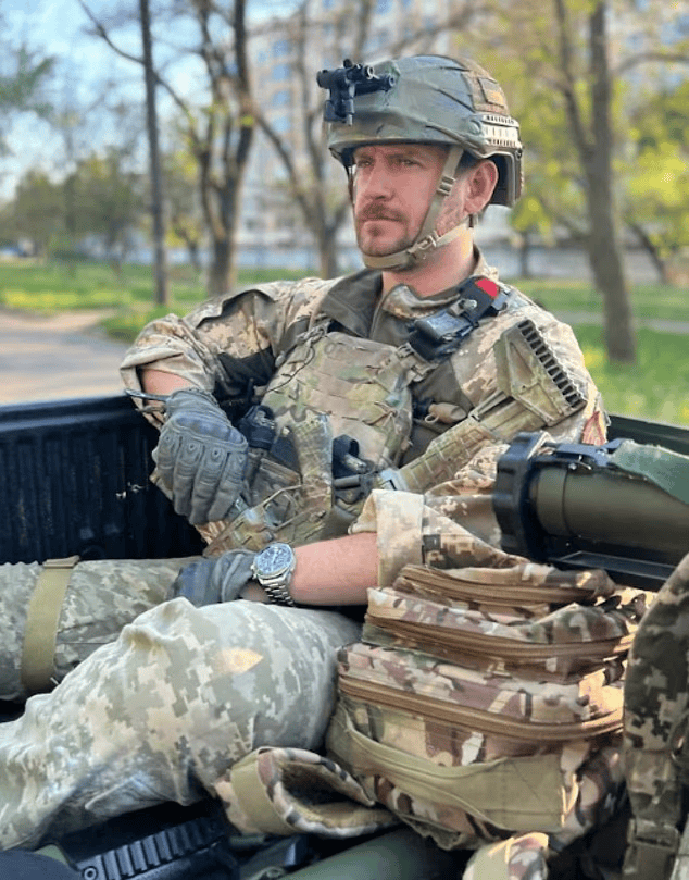 乌军一英国雇佣兵返乡后开枪自杀：年仅40岁<strong></p>
<p>以太坊最新消息</strong>，曾在前线失去左腿