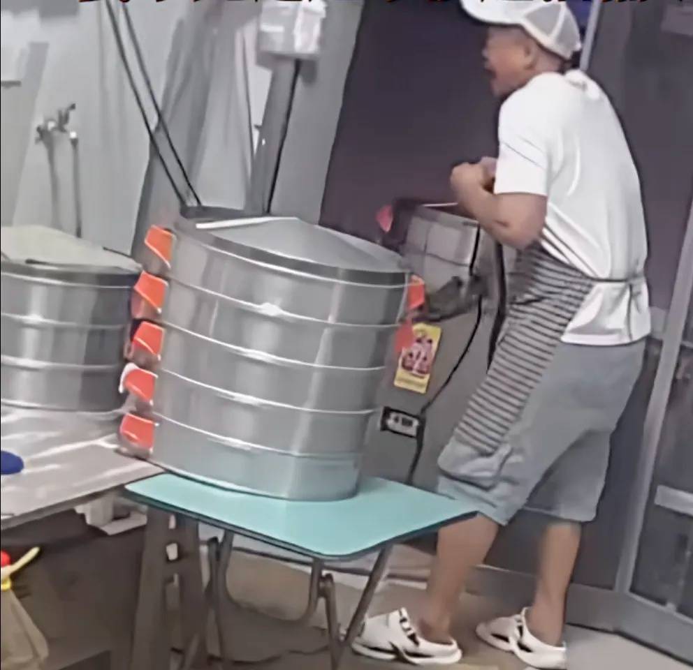 妻子抄起20斤油桶砸老公<strong></p>
<p>以太坊币行情</strong>，“晚10秒，后果不堪设想……”