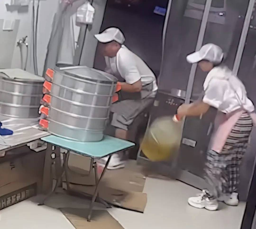 妻子抄起20斤油桶砸老公<strong></p>
<p>以太坊币行情</strong>，“晚10秒，后果不堪设想……”