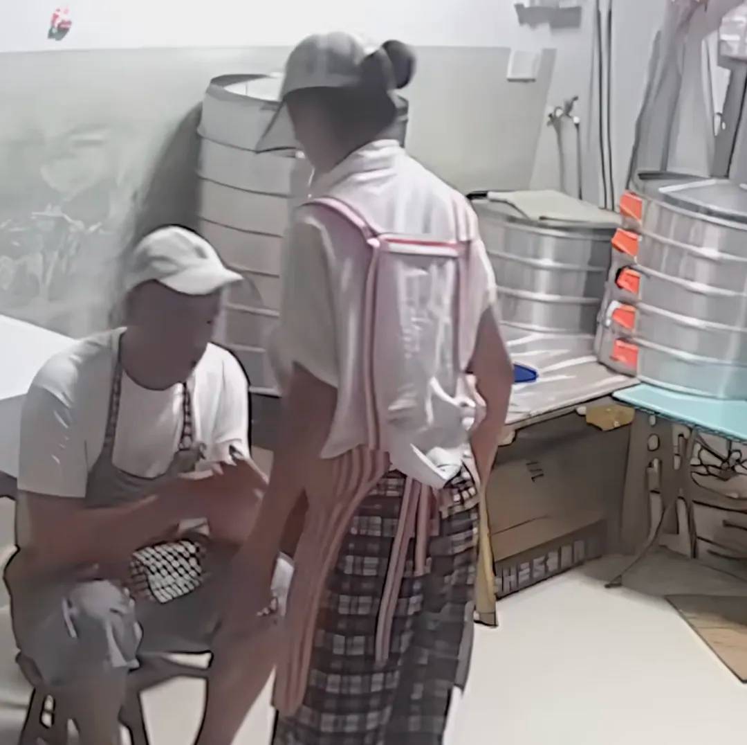 妻子抄起20斤油桶砸老公<strong></p>
<p>以太坊币行情</strong>，“晚10秒，后果不堪设想……”