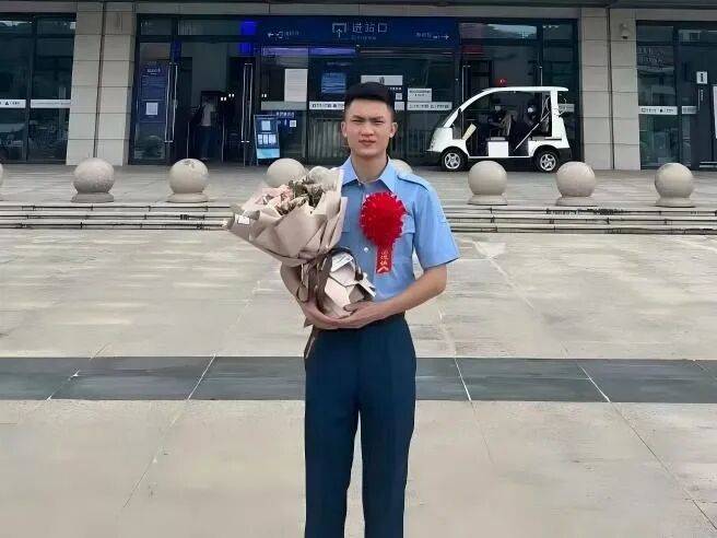 牛!退役半个月<strong></p>
<p>以太坊币行情</strong>,他第三次入伍!