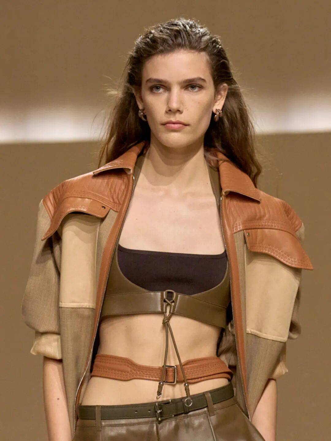 Hermès的女骑士<strong></p>
<p>以太坊币行情</strong>,在沙滩上自由驰骋