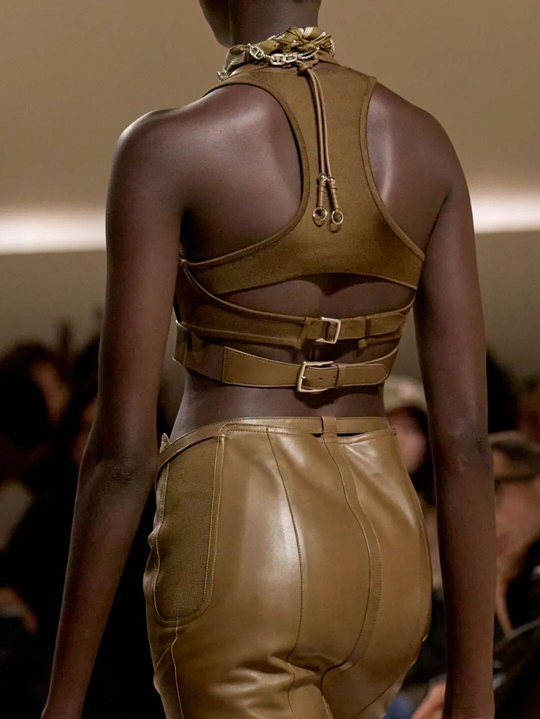 Hermès的女骑士<strong></p>
<p>以太坊币行情</strong>,在沙滩上自由驰骋