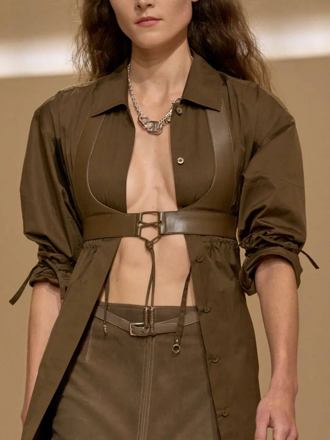 Hermès的女骑士<strong></p>
<p>以太坊币行情</strong>,在沙滩上自由驰骋