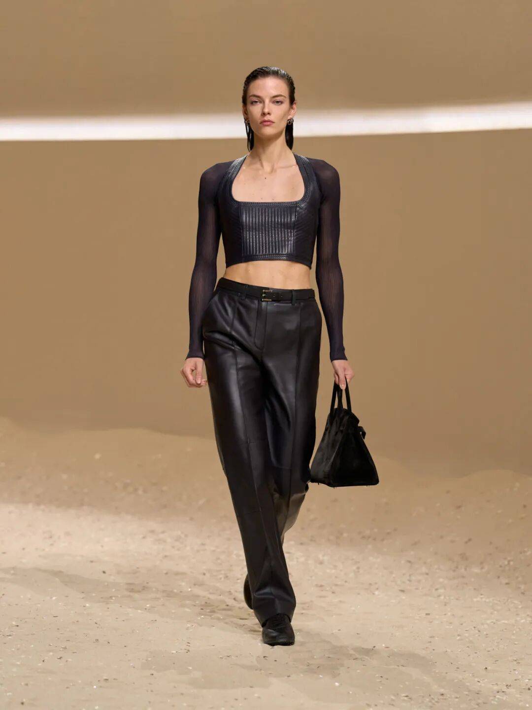 Hermès的女骑士<strong></p>
<p>以太坊币行情</strong>,在沙滩上自由驰骋