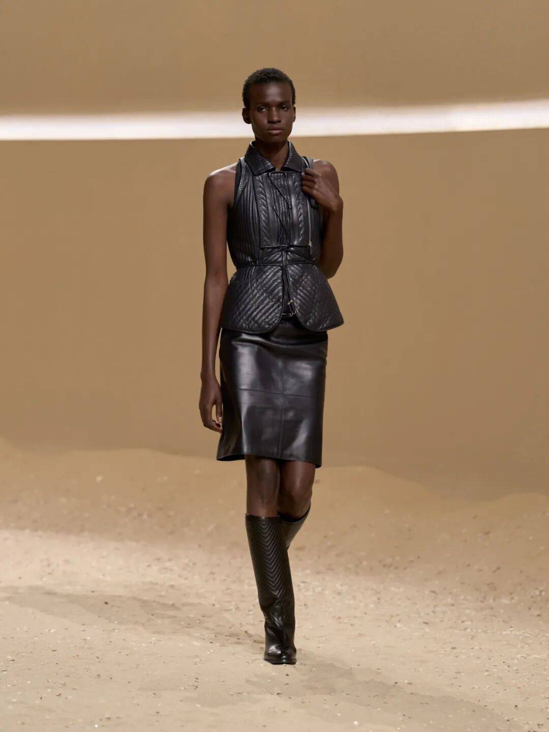 Hermès的女骑士<strong></p>
<p>以太坊币行情</strong>,在沙滩上自由驰骋