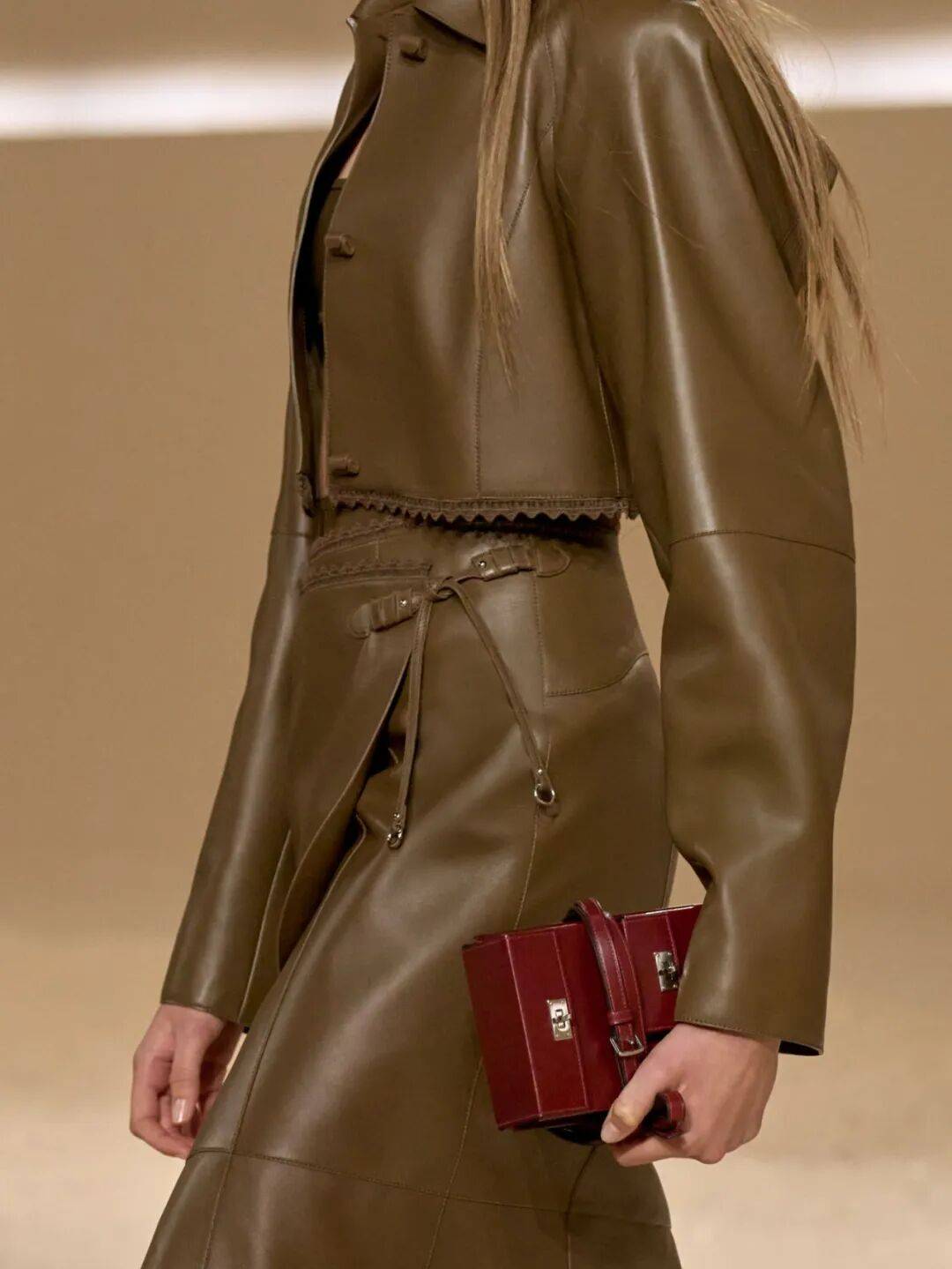 Hermès的女骑士<strong></p>
<p>以太坊币行情</strong>,在沙滩上自由驰骋