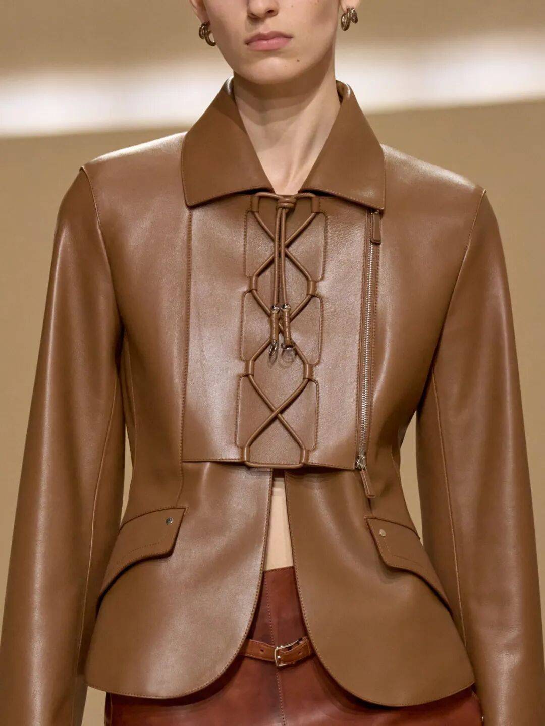 Hermès的女骑士<strong></p>
<p>以太坊币行情</strong>,在沙滩上自由驰骋