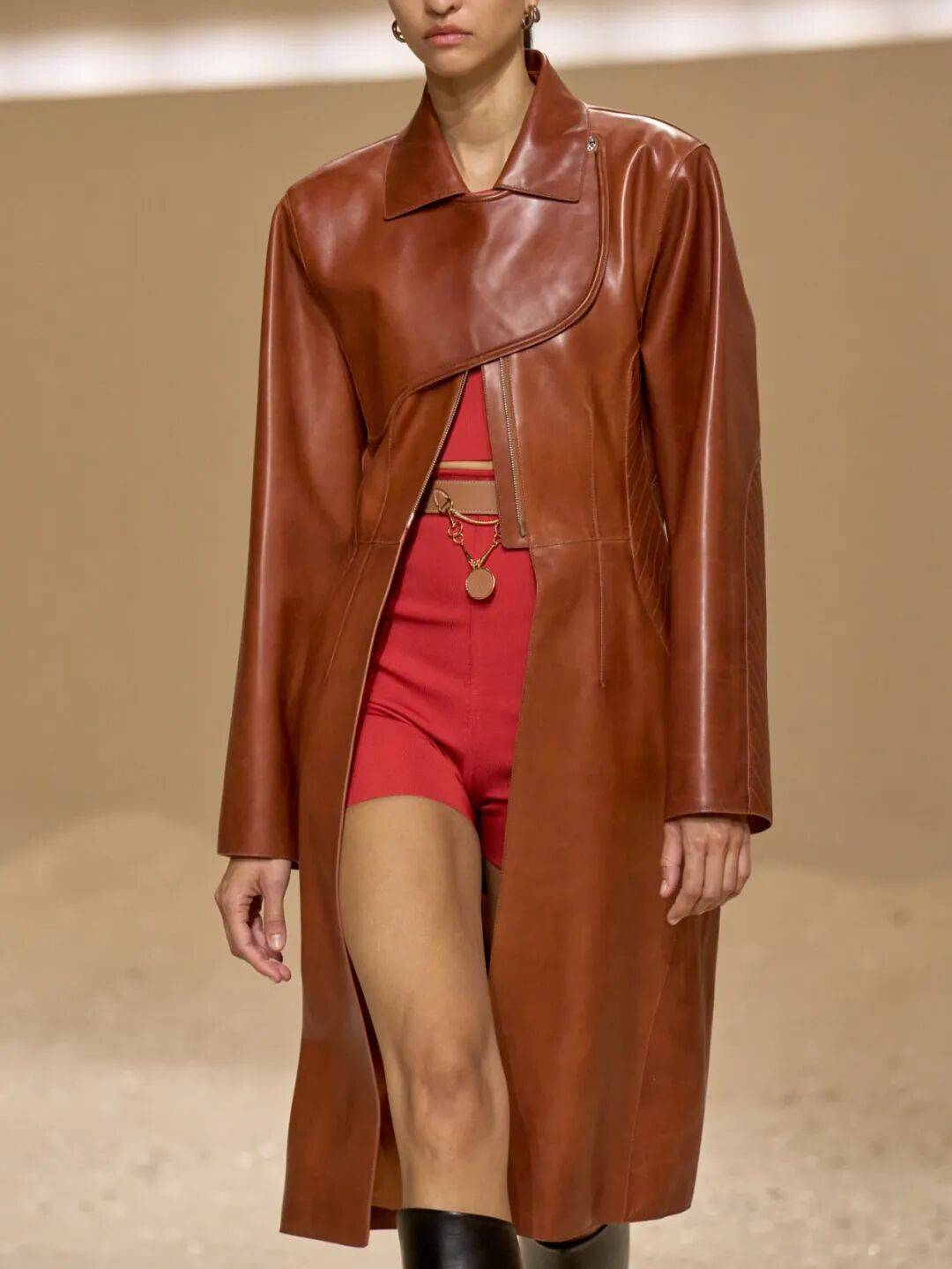 Hermès的女骑士<strong></p>
<p>以太坊币行情</strong>,在沙滩上自由驰骋