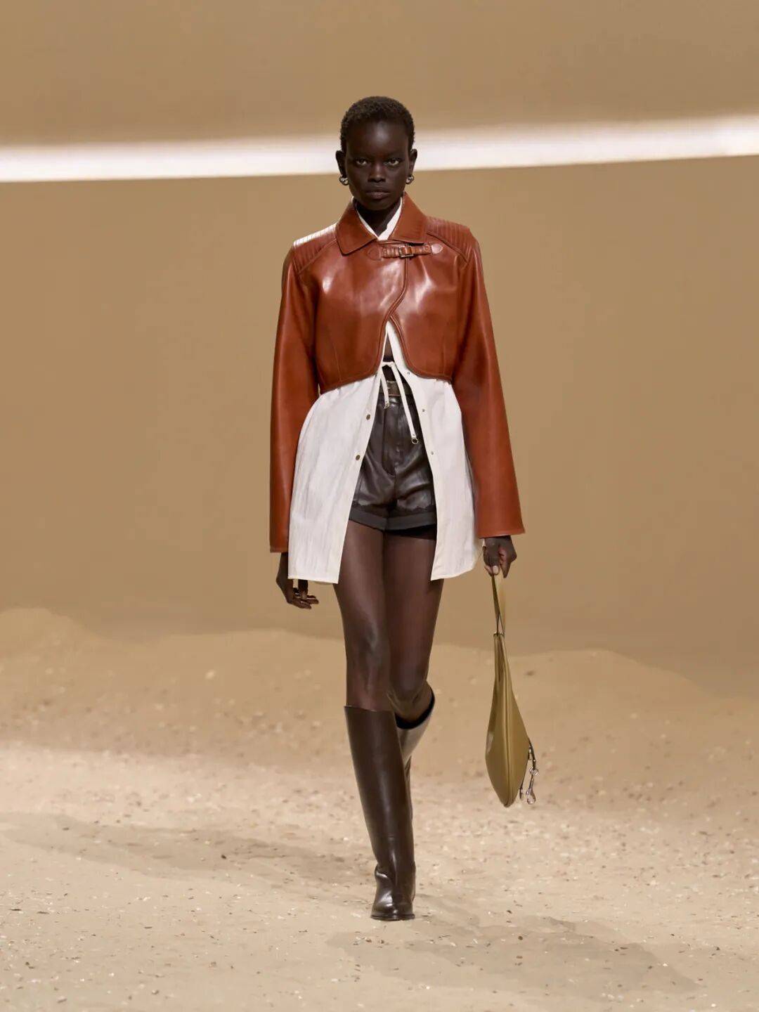 Hermès的女骑士<strong></p>
<p>以太坊币行情</strong>,在沙滩上自由驰骋