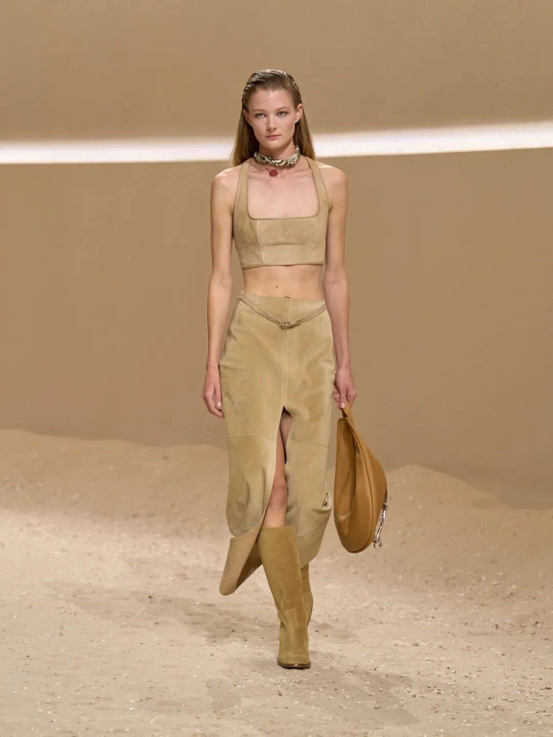 Hermès的女骑士<strong></p>
<p>以太坊币行情</strong>,在沙滩上自由驰骋